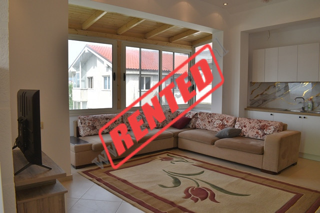 Apartament 1+1 me qira ne rrugen 3 Vellezerit Kondi prane shkolles Viktor Hygo ne Tirane.
Eshte e p